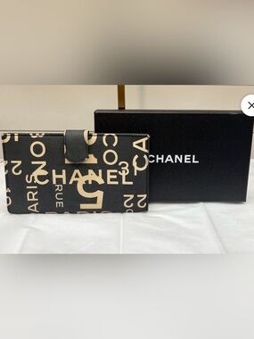 Chanel By The Sea 31 Rue Cambon Typography Wallet